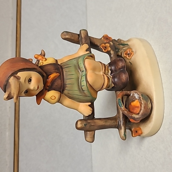Just resting hummel